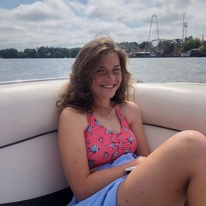 Meet your Posher, Laura